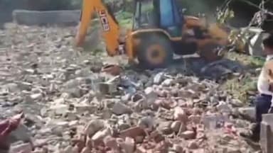 कांके: रांची में हिनू नदी के पास अतिक्रमण हटाओ अभियान चलाया गया