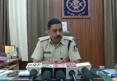 कुंडम: बस स्टैंड रंग मंच के पास सट्टा पट्टी लिखते हुए आरोपी गिरफ्तार, ₹320 और सट्टा पट्टी जब्त