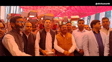 केंद्रीय राज्यमंत्री जितिन प्रसाद ने पूरनपुर के गांवों में किया जनसंवाद अधिकारियों को दिए समस्या निस्तारण के निर्देश।