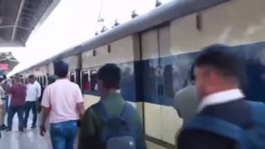 कांके: महिला दिवस के अवसर पर रांची रेलवे स्टेशन से चलाई गई स्पेशल ट्रेन