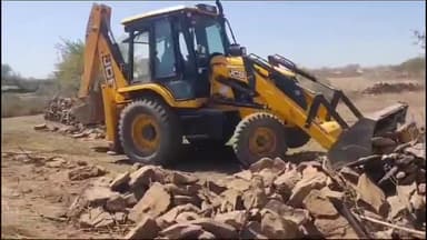 कनवास: दरा मार्ग पर बुलडोजर चलाकर 80 बीघा वन भूमि को कराया गया मुक्त, मौके पर पुलिस बल व वन कर्मी रहे मौजूद