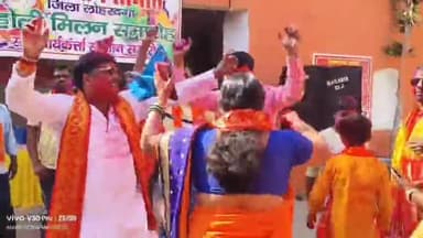 लोहरदगा: लोहरदगा में जय श्रीराम समिति ने आयोजित किया भव्य होली मिलन और कार्यकर्ता सम्मेलन, एक-दूसरे को लगाया गुलाल