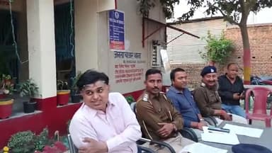 थाना जनता बाजार परिसर में आगामी त्योहार होली एवं ईद पर्व को लेकर जनप्रतिनिधियों के बीच शांति समिति की बैठक का आयोजन