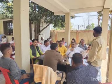 नबीनगर: टंडवा थाना परिसर में होली पर्व को लेकर आयोजित की गई शांति समिति की बैठक