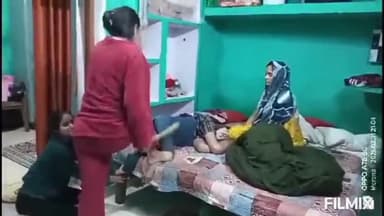 मुरैना नगर: शर्मा गली में परिवार वालों ने व्यक्ति के साथ मारपीट की, वीडियो वायरल हुआ, सीएसपी ने जांच के बाद कार्रवाई के निर्देश दिए