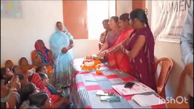 कोचस: कोचस जिला पार्षद ने कोचस बाजार में महिला सामान समारोह कार्यक्रम का किया आयोजन