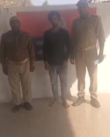 कैंपियरगंज: चिलुआताल थाना क्षेत्र में चोरी के आरोप में एक अभियुक्त को पुलिस ने किया गिरफ्तार, चोरी का सामान हुआ बरामद