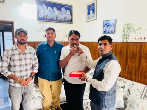 हरियाणा के मुख्यमंत्री  श्री नायब सिंह सैनी के osd वीरेंद्र सिंह के राजेश झाझड़िया को  निजी सचिव (द्वितीय श्रेणी) से मंत्री सचिव (प्रथम श्रेणी) बनाया गया है। सचिव बनाए जाने पर उनके निवास स्थान पंचकूला में पहुंचकर बधाई दी।
#चेयरमैन_