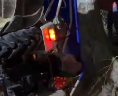 बिल्हौर: बिल्हौर के बंदी माता मार्ग पर जानवर को बचाने में अनियंत्रित होकर पलटा ट्रैक्टर, एक की मौत और एक गंभीर घायल