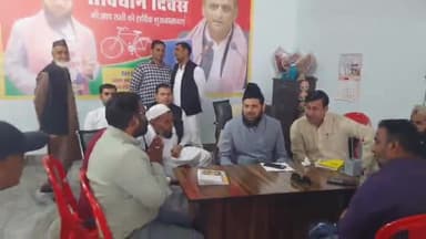 रामपुर: रविवार को तोपखाना स्थित कार्यालय पर सांसद मौलाना मोहिबबुल्लाह नदवी ने जनसुनवाई की, होली और ईद पर सौहार्द की की अपील