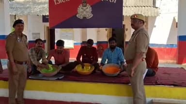 झांसी: जेल में क़ैदियों ने बनाई हर्बल गुलाल, होली का जश्न ऊंची दीवारों के पार मनाया