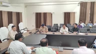 चंदौली: कलेक्ट्रेट में मुगलसराय-चकिया, मुगलसराय भुपौली, चंदौली-सकलडीहा-सैदपुर सड़क निर्माण कार्य की प्रगति समीक्षा संपन्न