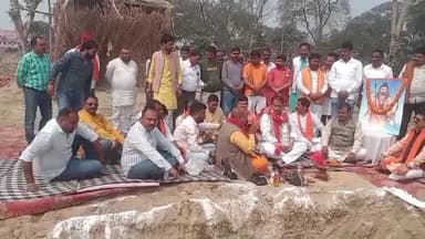 डुमरियागंज: डुमरियागंज राप्तीनदी तट पर परशुरामवाटिका में भगवान परशुराम जी के मंदिर का शिलान्यास पूर्व विधायक राघवेंद्र सिंह ने किया