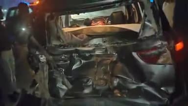 सिराथू: केसरिया गाँव के पास नेशनल हाईवे पर बेकाबू कंटेनर ने कार को मारी टक्कर, तीन घायल, कार हुई छतिग्रस्त