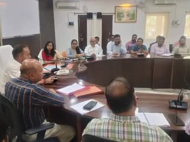 कर्वी: अपर जिलाधिकारी की अध्यक्षता में आईजीआरएस निस्तारण के संबंध में कलेक्ट्रेट सभागार में एक आवश्यक बैठक संपन्न हुई