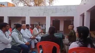 राजाखेड़ा: होली और ईद के त्यौहार को लेकर थानाधिकारी ने सीएलजी सदस्यों की बैठक ली, कहा- अवैध गतिविधियों की पुलिस को दें सूचना