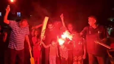 फिरोज़ाबाद: चैंपियंस ट्रॉफी में भारत की जीत पर शहर में लोगों ने मनाया जश्न व की आतिशबाजी