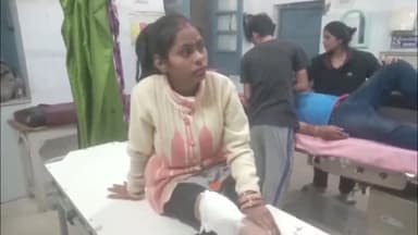 मोहारी गांव में कार ने बाइक में मारी टक्कर, पति-पत्नी हुए घायल