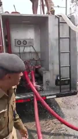 सरायरंजन: गंगापुर में टायर फैक्ट्री में आग लगने से लाखों का नुकसान, दमकल की गाड़ी मौके पर पहुंची