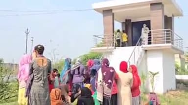 खुर्जा: खुर्जा के मौजपुर स्थित पार्क में अराजक तत्वों ने डॉ भीमराव अंबेडकर की मूर्ति को किया खंडित