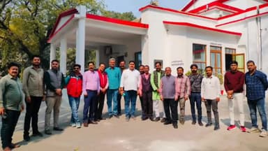 बहराइच: कलेक्ट्रेट पहुंचे श्रमजीवी पत्रकार यूनियन ने सीतापुर में हुई पत्रकार की हत्या के विरोध में डीएम को सौंपा ज्ञापन