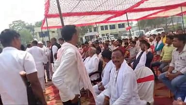 होली मिलन समारोह में शामिल प्रखंड मुख्यालय गडहनी में

भाई दिनेश पूर्व विधायक जगदीशपुर भोजपुर