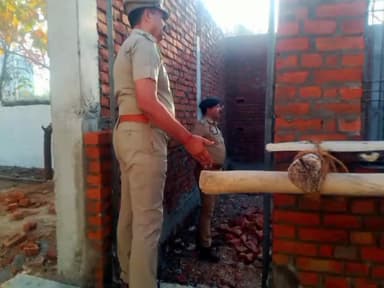 कर्वी: अपर पुलिस अधीक्षक चित्रकूट ने मंगलवार को पुलिस लाइन में परेड की सलामी लेकर किया परेड का निरीक्षण