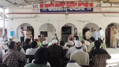 चंदौली: सदर कोतवाली परिसर में पीस कमेटी की बैठक, होली व रमजान त्यौहार को शांतिपूर्ण मनाने की अपील की गई