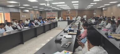 बस्ती: कलेक्ट्रेट सभागार कक्ष में जिला विद्यालय यान परिवहन सुरक्षा समिति की बैठक सम्पन्न हुई