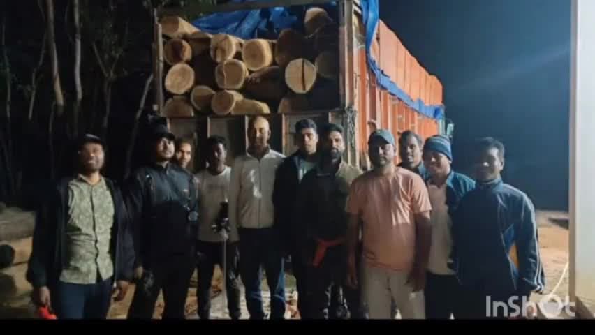 आनंदपुर: आनंदपुर रेंज के पेटर बेडाकेदुदा मुख्य मार्ग पर वन विभाग ने अवैध बोटा लदा ट्रक जब्त किया
