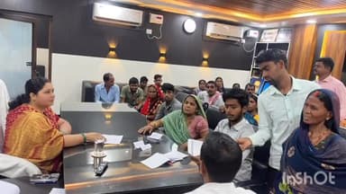 अरवल: नगर परिषद अरवल में जनता दरबार का किया गया आयोजन, दर्जनों लोगों की सुनी गई समस्याएं