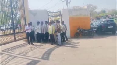 सागर नगर: ग्राम कोलुवा अमरसा 'तुम नीची जाति के लोग बच्चों को पढ़ा लिखा कर क्या कलेक्टर बना लोगे' कहते हुए काट दी मोहल्ले की बिजली