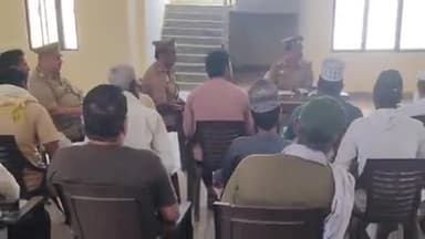 निघासन: मझगई थाना परिसर में आगामी त्यौहार को लेकर थाना प्रभारी की अध्यक्षता में पीस कमेटी की बैठक का आयोजन