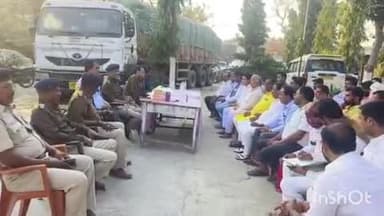 बरौली: बरौली थाना परिसर में सदर एसडीपीओ-2 ने होली और रमजान को लेकर शांति समिति की बैठक की, कई निर्देश दिए