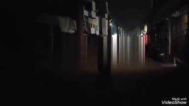 मिर्ज़ापुर: सीएम के ड्रीम प्रोजेक्ट विंध्य कॉरिडोर के सदर बाजार में बिजली आपूर्ति हुई बाधित, छाया रहा अंधेरा; वीडियो आया सामने