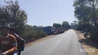 बाबई: माखन नगर नर्मदा पुरम हाईवे पर अनियंत्रित होकर खेत में उतरा डंफर, कोई हताहत नहीं