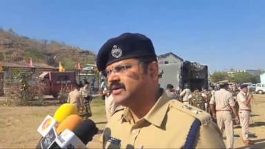 दमोह: परेड में बलवा का मॉकड्रिल कर पुलिस जवानों को दिए गए शांति व्यवस्था बनाए रखने संबंधी टिप्स: SP श्रुतकीर्ति सोमवंशी