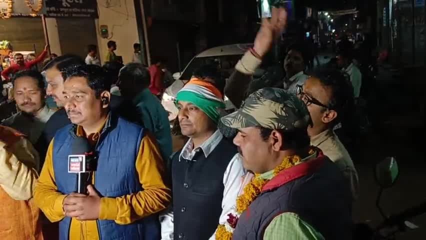 चैंपियन ट्रॉफी 2025 में भारतीय टीम की जीत पर ढोल नगाड़ों एवं आतिशबाजी के द्वारा #भिण्ड में जश्न।

 #CT2025 #indian