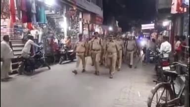 बड़ौत: SP ने होली व ईद के मद्देनजर जनता में सुरक्षा का भाव जागृत करने के लिए पुलिस बल के साथ कस्बा बड़ौत में की पैदल गश्त