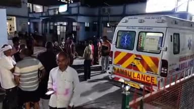 बिहार: भेड़िया गांव के पास हाइवा से टकराई कार, दो लोगों की मौत, तीन घायल