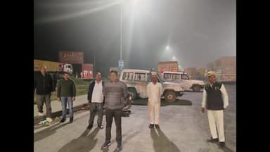 अमरोहा: अमरोहा के एडीएम के आदेश पर प्रशासन ने पकड़े 5 खनन के डंपर, किए सीज