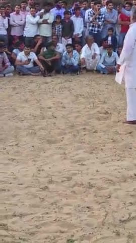 dhigarla me holi ke uplaxay me kusti ka aayojan