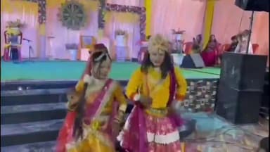 लोहरदगा: लोहरदगा में होली की रंगीन धूम, गीतांजलि पैलेस में सुढ़ी समाज का भव्य आयोजन, पूर्व सांसद धीरज प्रसाद साहू हुए शामिल