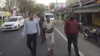 सेन्हा: लोहरदगा के सेन्हा और सारेंगहातू में प्रशासन ने शांतिपूर्ण होली मनाने के लिए फ्लैग मार्च निकाला