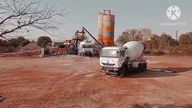 खुरई: घोरट रोड पर ओवर ब्रिज कंपनी के TNT प्लांट पर SDM ने की कार्रवाई, जब्त की पोकलेन और जेसीबी मशीन