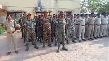 जांजगीर: पुलिस कॉन्ट्रोल रूम से होली पर्व की सुरक्षा व्यवस्था को ध्यान में रखते हुए जांजगीर पुलिस ने निकाली फ्लैग मार्च
