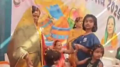 जांजगीर: जिले में खेली गई फूलों की होली, सीएम की पत्नी कौशल्या साय भी हुईं शामिल