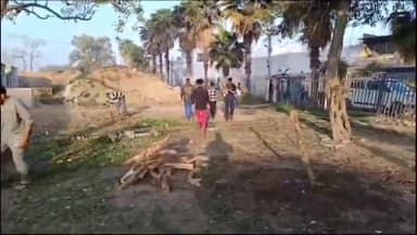 धनौरा: गजरौला में माल गोदाम के पास होली में शरारती तत्वों ने लगाई आग, सूचना पर पहुंची पुलिस