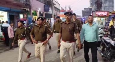 पूर्णिया पूर्व: जिले के विभिन्न थाना क्षेत्रों में होली पर्व को शांतिपूर्ण माहौल में संपन्न कराने के लिए निकाला गया फ्लैग मार्च