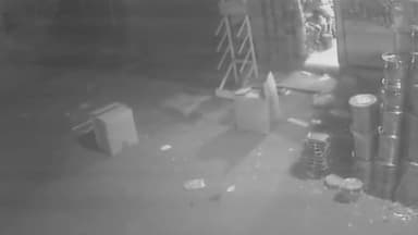 करछना: चक रघुनाथ नैनी बाजार में अनियंत्रित कार चालक ने दुकान के सामने रखें सामान को टक्कर मारी, मौके से हुआ फरार